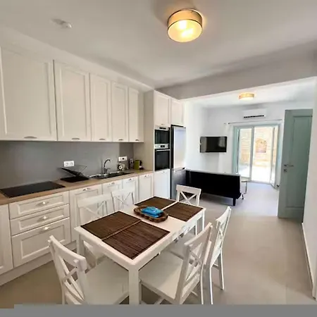 House Theasis - Allparos וילה